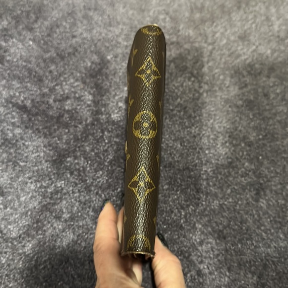 Luis Vuitton wallet. - Picture 14 of 17